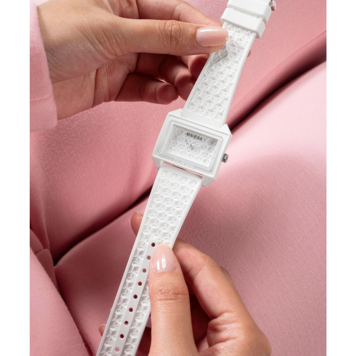 Reloj Guess Femenino GW0677L1