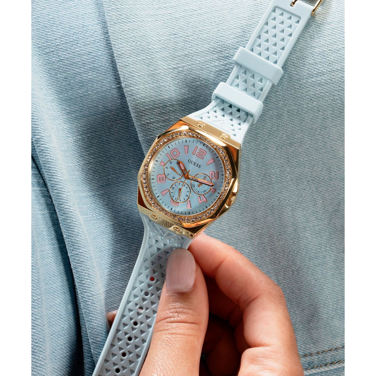 Guess Women's Light Watch GW0694L1