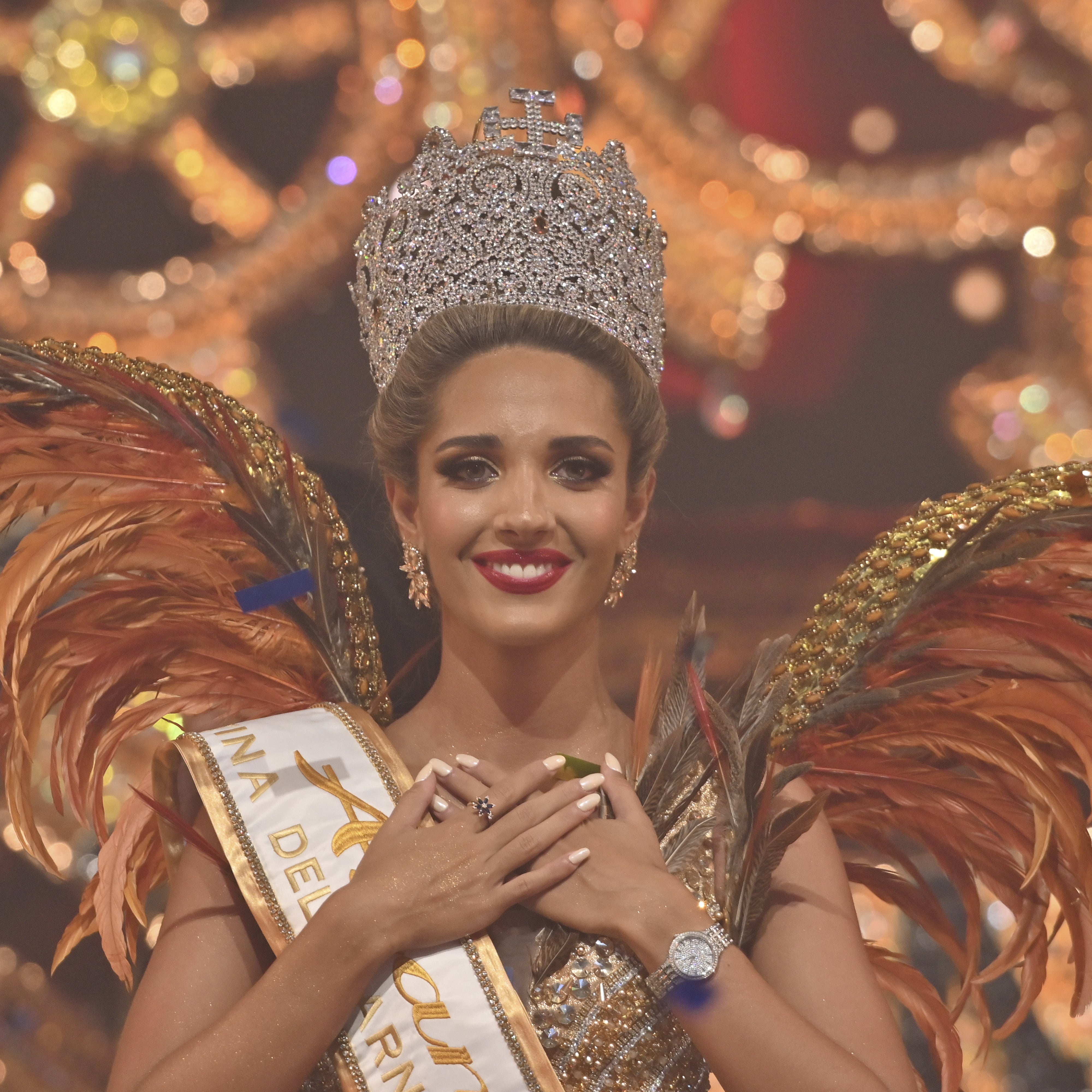 Aitana I reina del Carnaval 2024: Ociosos y Joyería Imperio, una dupla radiante