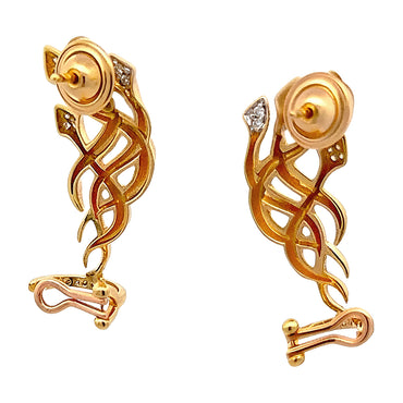Elegant gold earring with diamonds
