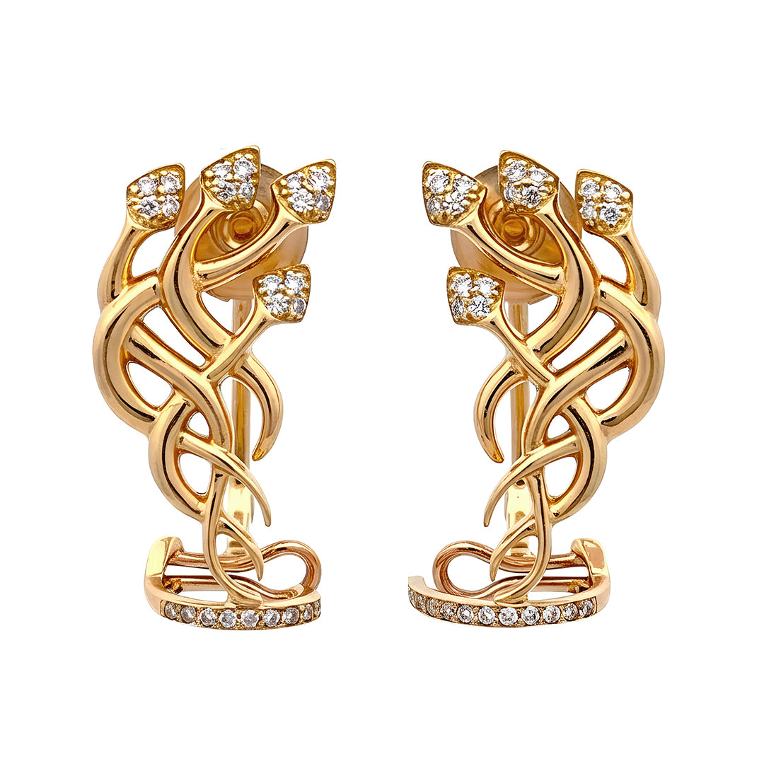Elegant gold earring with diamonds