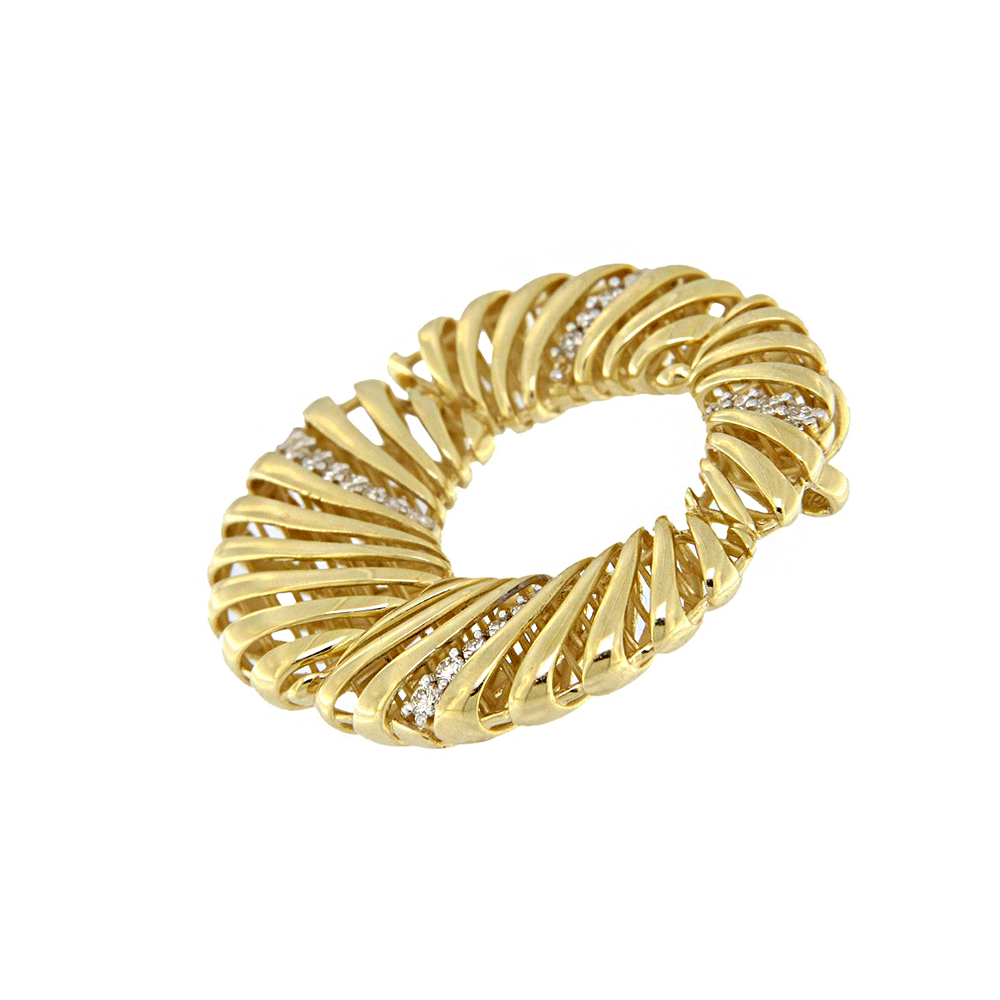 Round Pendant with Circle of Threads and Diamonds
