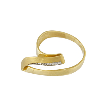 Anillo Zig Zag con Diamantes: Un toque de modernidad y brillo