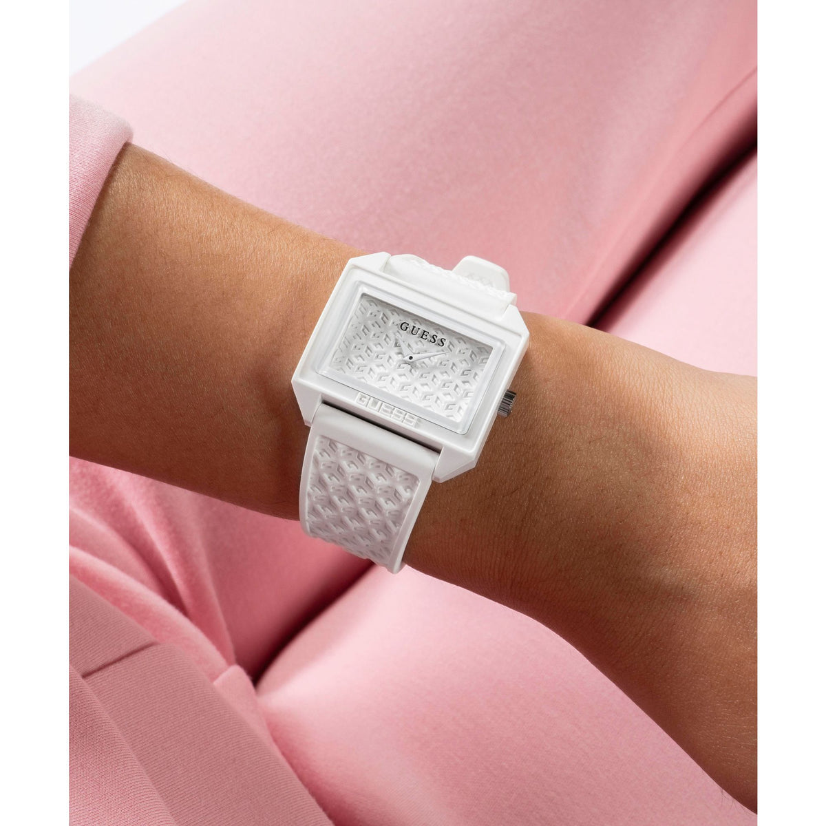Reloj Guess Femenino GW0677L1